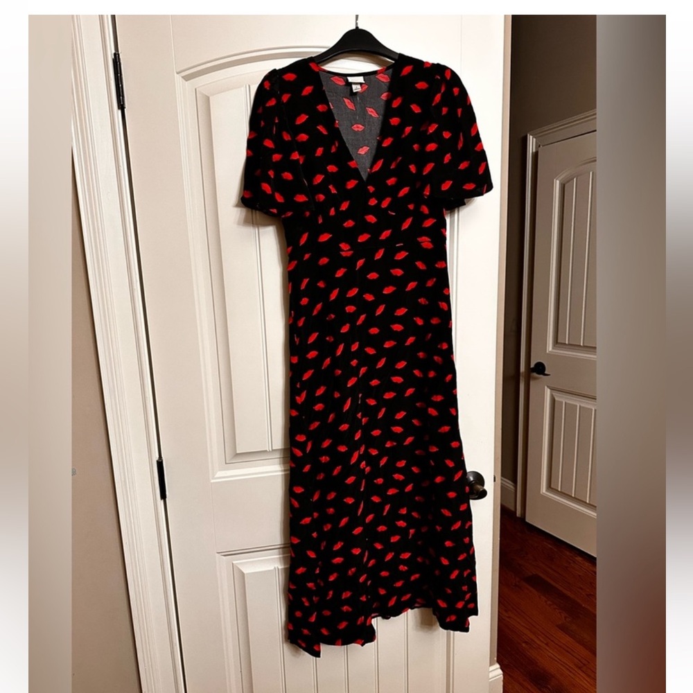 Elegant Black and Red Patterned Dress